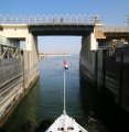 Passieren der Schleuse bei Esna